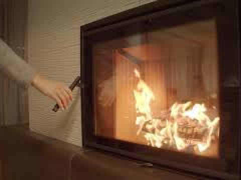 Jak správně zatopit v krbové vložce Romotop s otevíráním dvířek do strany?